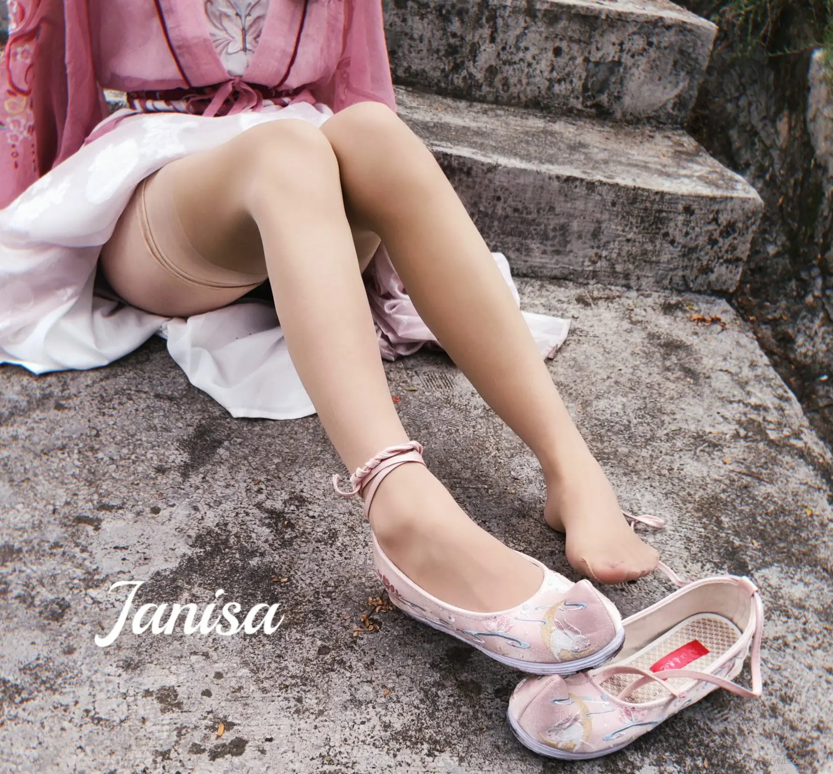 Janisa ģ ߾ϸͼ coserд (20P)  P.1 